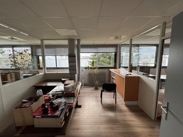 A LOUER - BUREAUX 195M2 DIVISIBLE- SENLIS