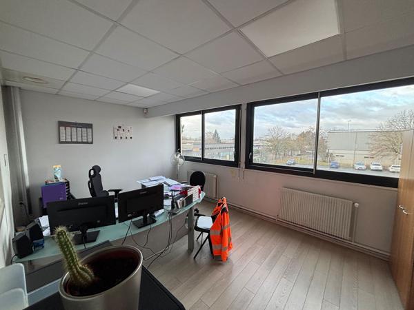 A LOUER - BUREAUX 195M2 DIVISIBLE- SENLIS