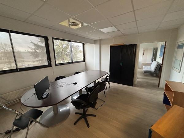 A LOUER - BUREAUX 195M2 DIVISIBLE- SENLIS
