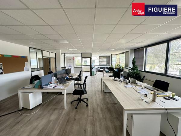 BUREAUX EN ETAGE À LOUER AU SEIN D'UN ENVIRONNEMENT AGRÉABLE