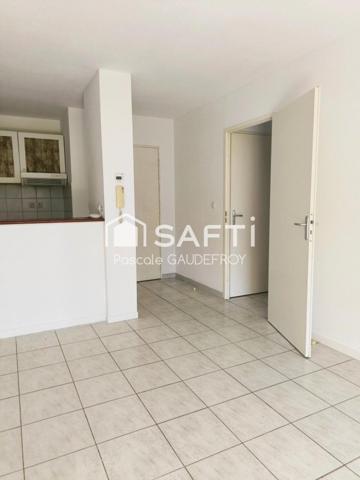 APPARTEMENT RDC AVEC JARDINET.