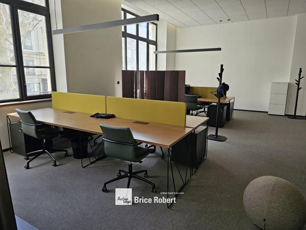 Location bureaux lumineux avec cuisine aménagée à Lyon 6ème