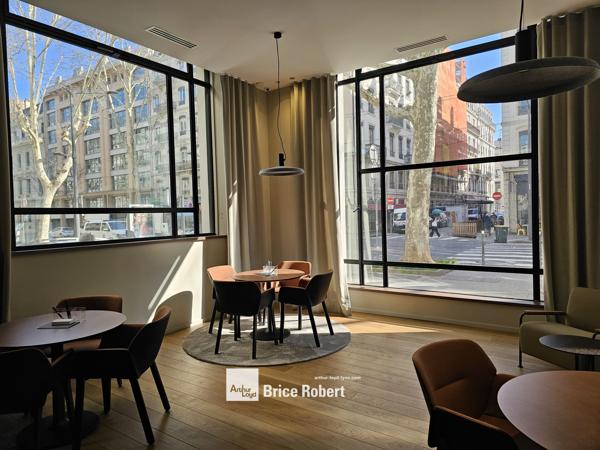 Location bureaux lumineux avec cuisine aménagée à Lyon 6ème