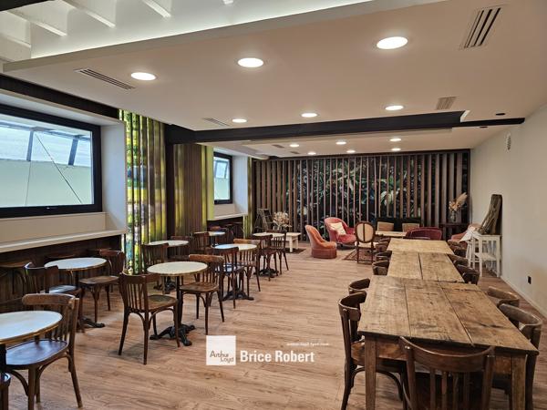 Location bureaux lumineux avec cuisine aménagée à Lyon 6ème