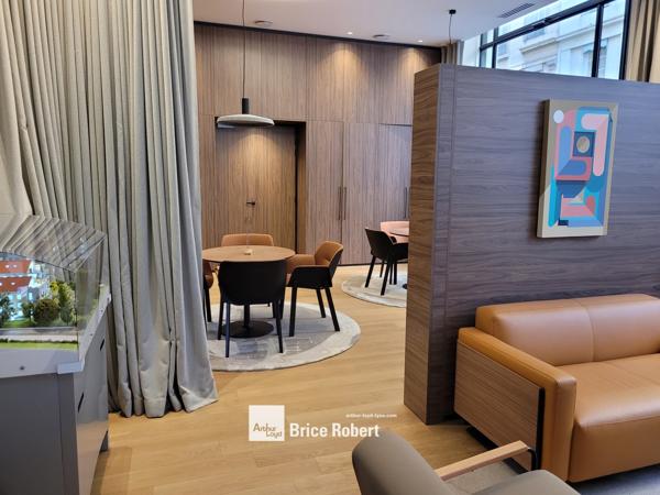 Location bureaux lumineux avec cuisine aménagée à Lyon 6ème