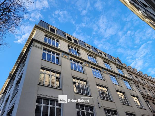 Location bureaux lumineux avec cuisine aménagée à Lyon 6ème