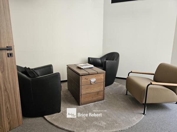 Location bureaux lumineux avec cuisine aménagée à Lyon 6ème