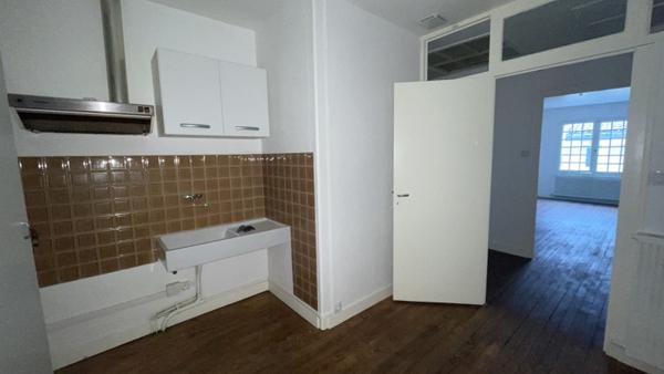 Maison à vendre 66 780 € Sainte-Foy-la-Grande 3 p 94 m² DPE D