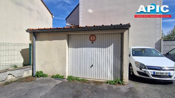 GROSLAY,

En centre-ville, grand garage de 21m² avec ...