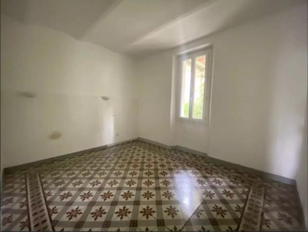 FUVEAU  MAISON DE VILLAGE - JARDIN, DÉPENDANCES - GRENIER AMÉNAGEABLE  80 M² HABITABLES  290 000