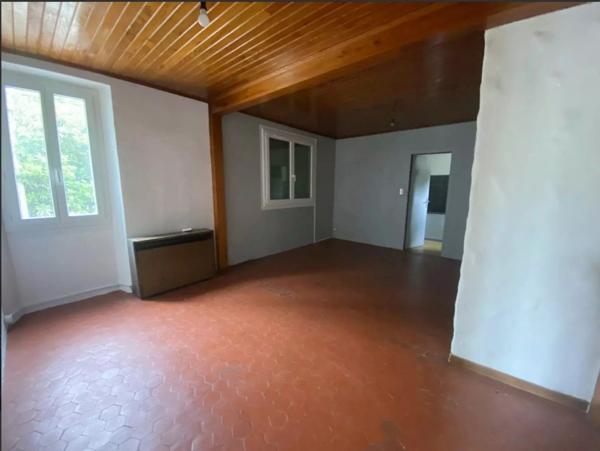 FUVEAU  MAISON DE VILLAGE - JARDIN, DÉPENDANCES - GRENIER AMÉNAGEABLE  80 M² HABITABLES  290 000
