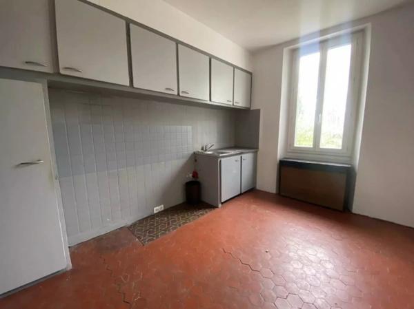 FUVEAU  MAISON DE VILLAGE - JARDIN, DÉPENDANCES - GRENIER AMÉNAGEABLE  80 M² HABITABLES  290 000