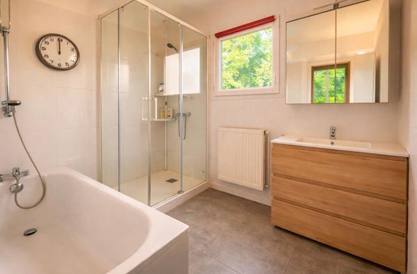 Maison / SEJOUR  CUISINE 54m2 / 5 chambres / 1 SDB / 1 SDE / Combles amenagés / terrain 450m2