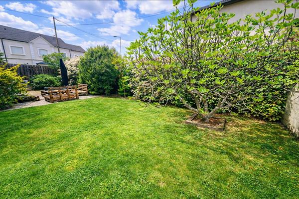 Maison / SEJOUR  CUISINE 54m2 / 5 chambres / 1 SDB / 1 SDE / Combles amenagés / terrain 450m2