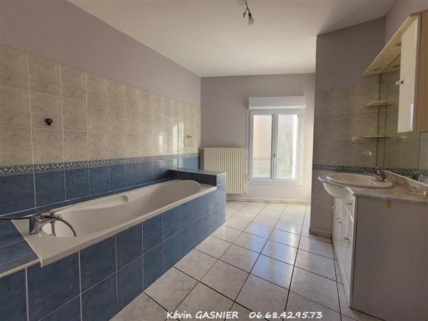 L'ISLE D'ESPAGNAC (16340) : Maison de 112m2 habitable avec garage