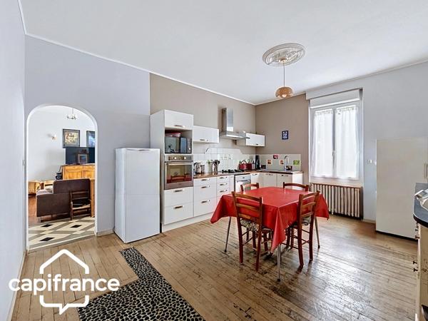 Maison familiale 210 m² – 5 chambres + bureau – jardin clos – sous-sol – proche centre-ville de Thouars