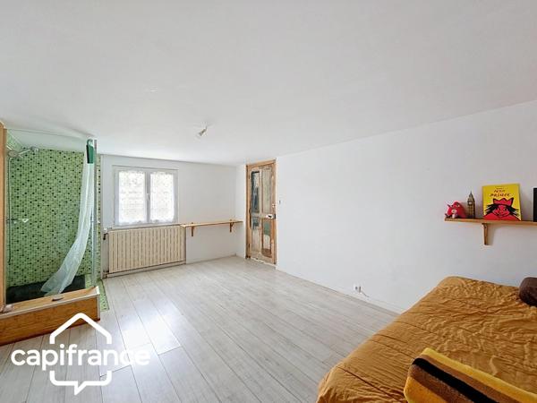 Maison familiale 210 m² – 5 chambres + bureau – jardin clos – sous-sol – proche centre-ville de Thouars