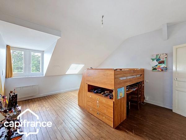 Maison familiale 210 m² – 5 chambres + bureau – jardin clos – sous-sol – proche centre-ville de Thouars