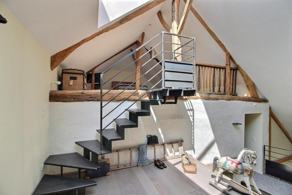 Maison indépendante de 218.63 m², terrain de 1928 m²