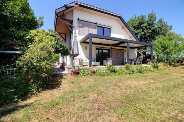 Maison indépendante de 218.63 m², terrain de 1928 m²