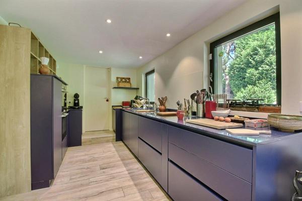 Maison indépendante de 218.63 m², terrain de 1928 m²