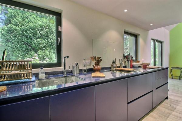 Maison indépendante de 218.63 m², terrain de 1928 m²