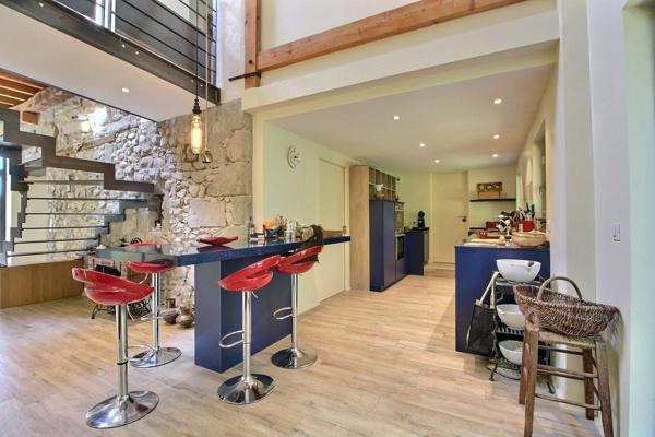 Maison indépendante de 218.63 m², terrain de 1928 m²