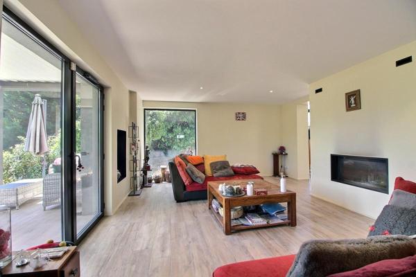 Maison indépendante de 218.63 m², terrain de 1928 m²