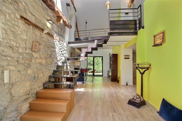 Maison indépendante de 218.63 m², terrain de 1928 m²