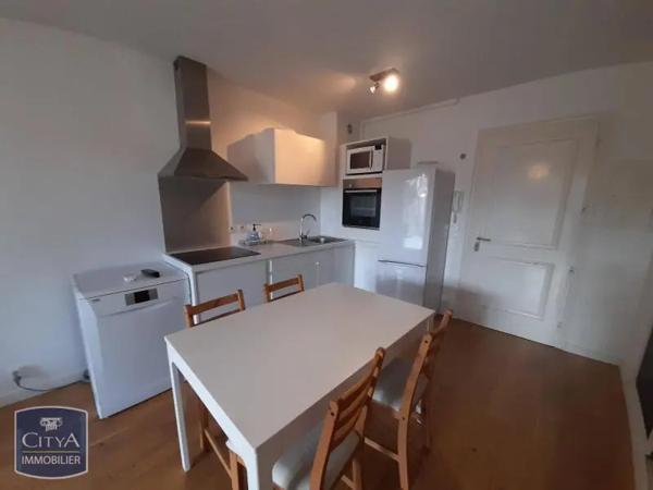 Appartement à louer 2 pièces 47.08m² Six-Fours-les-Plages (83140)
