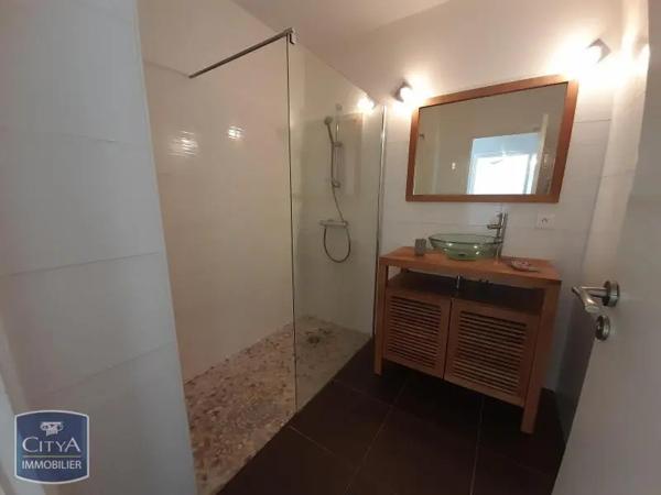 Appartement à louer 2 pièces 47.08m² Six-Fours-les-Plages (83140)