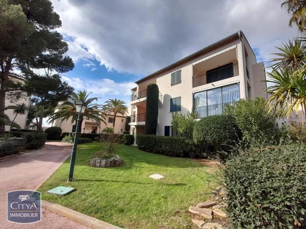 Appartement à louer 2 pièces 47.08m² Six-Fours-les-Plages (83140)