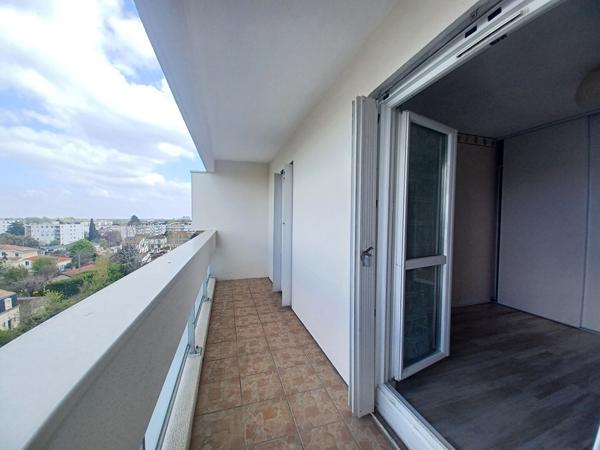 33000 BORDEAUX LE BOUSCAT - Appartement 3 pièces 68 m² A vendre .