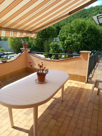 Le Chambon-Feugerolles (42500) Immeuble composé de 5 appartements + 1 dépôt avec terrain