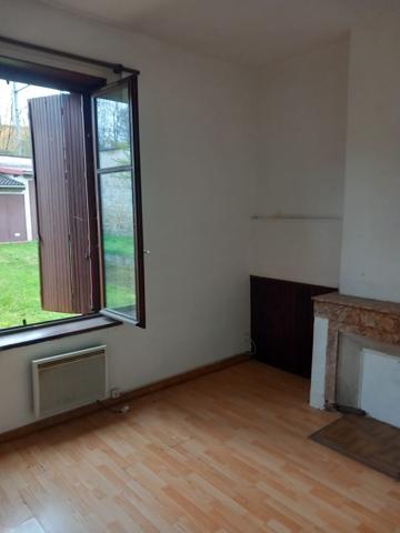 Le Chambon-Feugerolles (42500) Immeuble composé de 5 appartements + 1 dépôt avec terrain