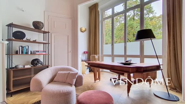 Sompteuse maison de 200m² avec terrasse et box . LILLE