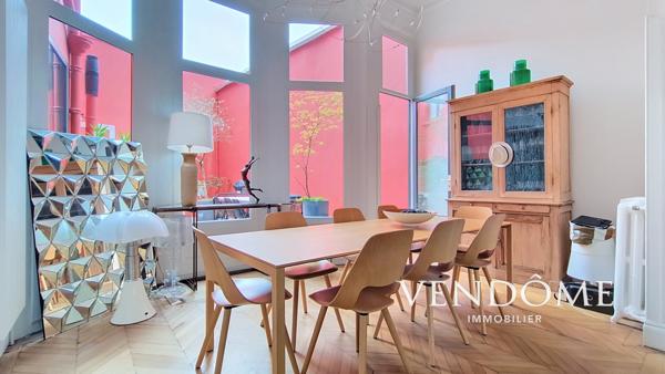 Sompteuse maison de 200m² avec terrasse et box . LILLE