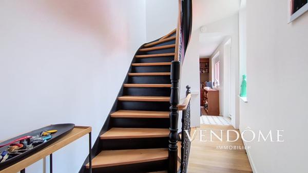 Sompteuse maison de 200m² avec terrasse et box . LILLE