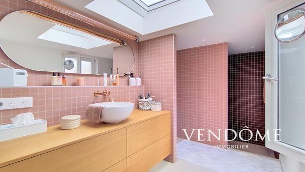 Sompteuse maison de 200m² avec terrasse et box . LILLE