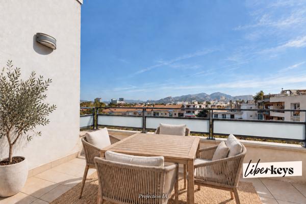 MARSEILLE 8E – SAINTE-ANNE | T2 AU DERNIER ÉTAGE AVEC TERRASSE ET VUE DÉGAGÉE