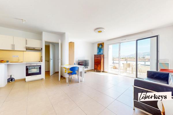 MARSEILLE 8E – SAINTE-ANNE | T2 AU DERNIER ÉTAGE AVEC TERRASSE ET VUE DÉGAGÉE