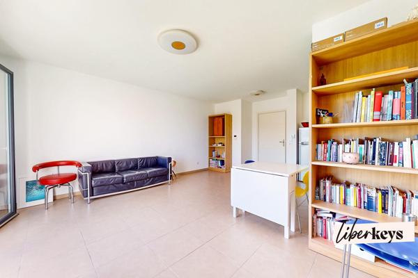 MARSEILLE 8E – SAINTE-ANNE | T2 AU DERNIER ÉTAGE AVEC TERRASSE ET VUE DÉGAGÉE