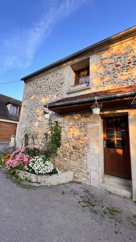 NOAILLES PROCHE PROPRIETE 10 PIECES SEJOUR DOUBLE SALON 6 CHAMBRES 3 GARAGES JARDIN CLOS DE 8440M² ENV.