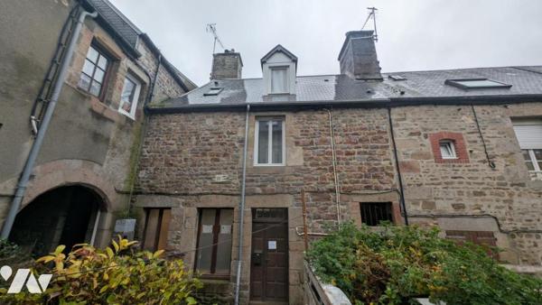 Immeuble centre villedieu avec local commercial et appartement loués