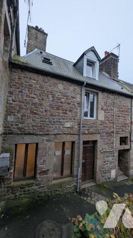 Immeuble centre villedieu avec local commercial et appartement loués
