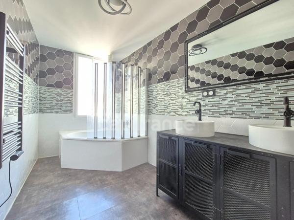 VENTE A TERME LIBRE - Maison 6 pièces PONS (17) - Centre ville - Piscine - Terrain de 167m²