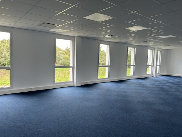 Bureaux à vendre ou à louer à Pornic 108 m2 avec parkings privatifs
