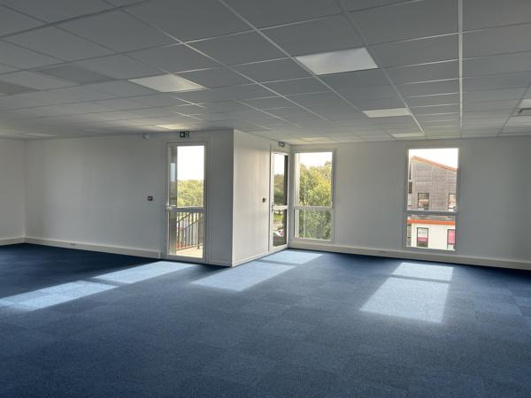 Bureaux à vendre ou à louer à Pornic 108 m2 avec parkings privatifs