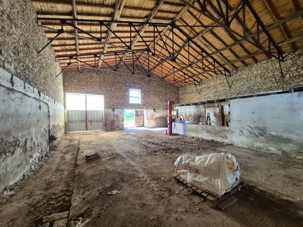 Grange agricole 170 m² avec terrain – Saint-Coutant-le-Grand 17430