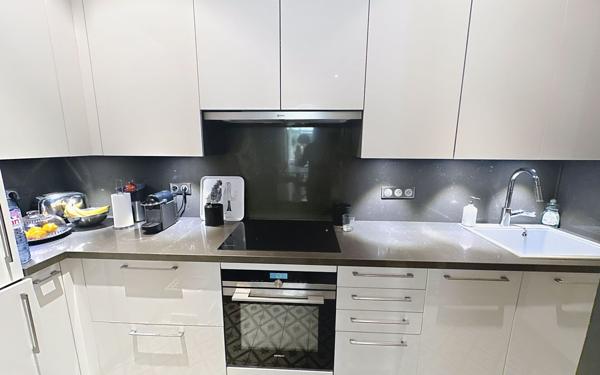 Appartement à vendre    3 pièces • 130 m2 Avignon